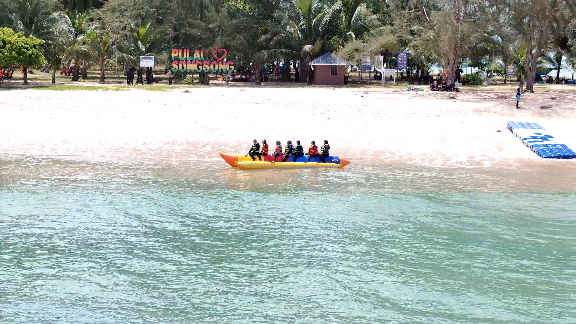 Aktiviti Banana Boat semasa Trip Pulau Songsong Kedah