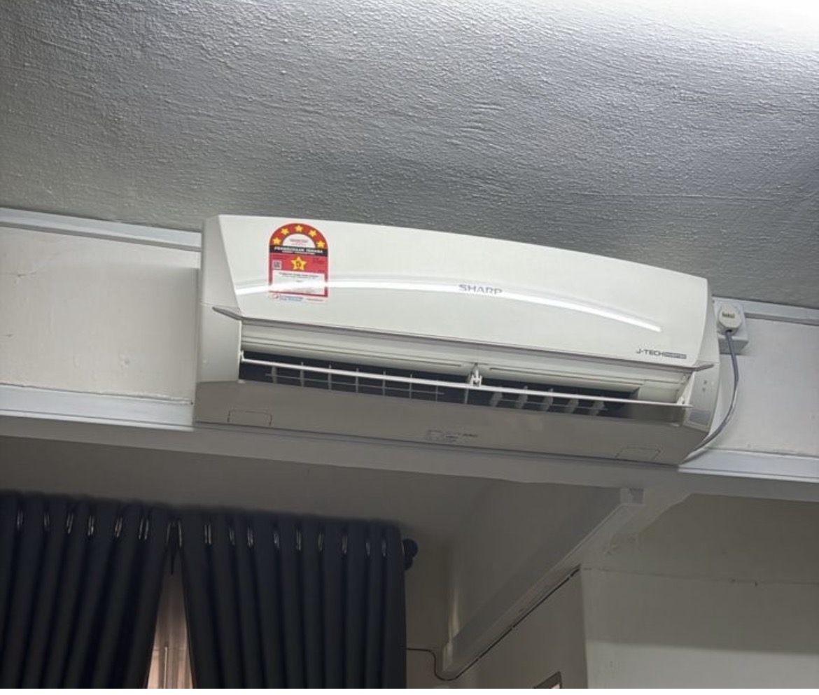 [Sharp J-Tech Inverter selesai dipasang kemas]