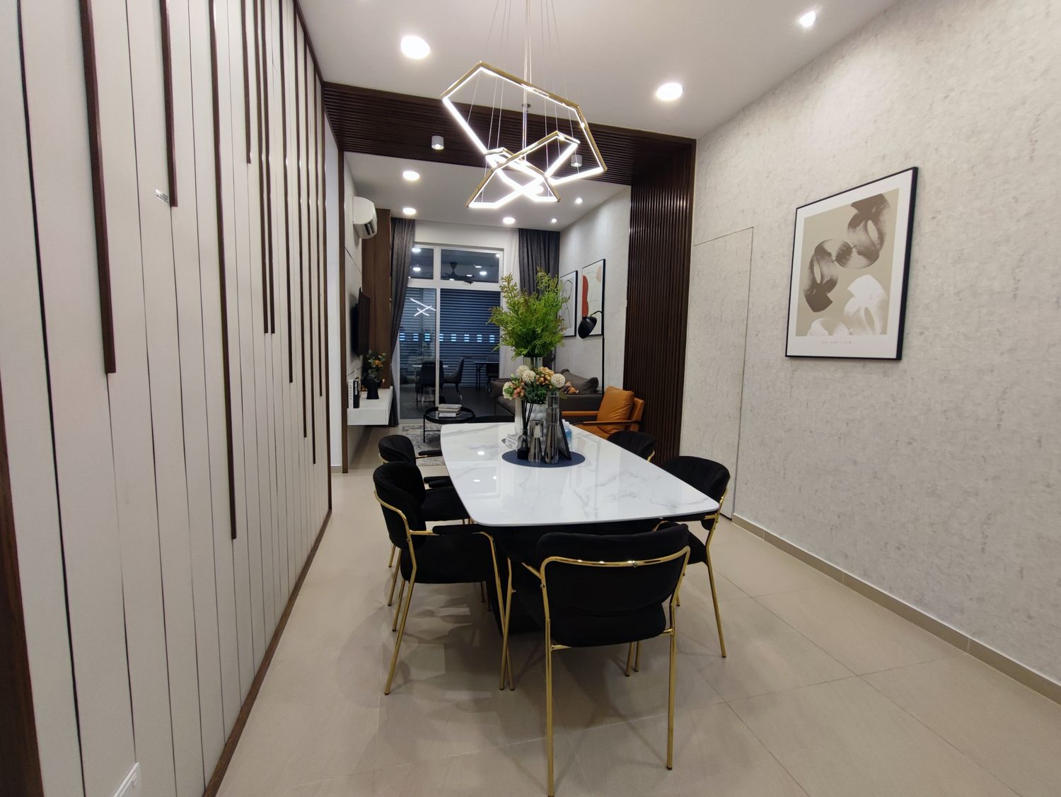 Dining angle