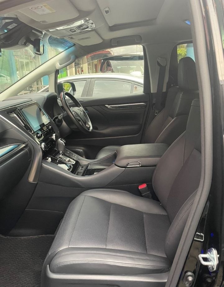 Alphard seats