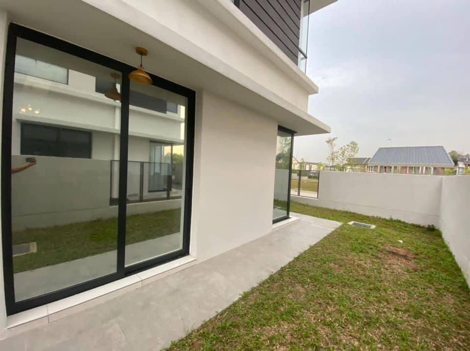 Rumah 2 Tingkat (Sudut 2)