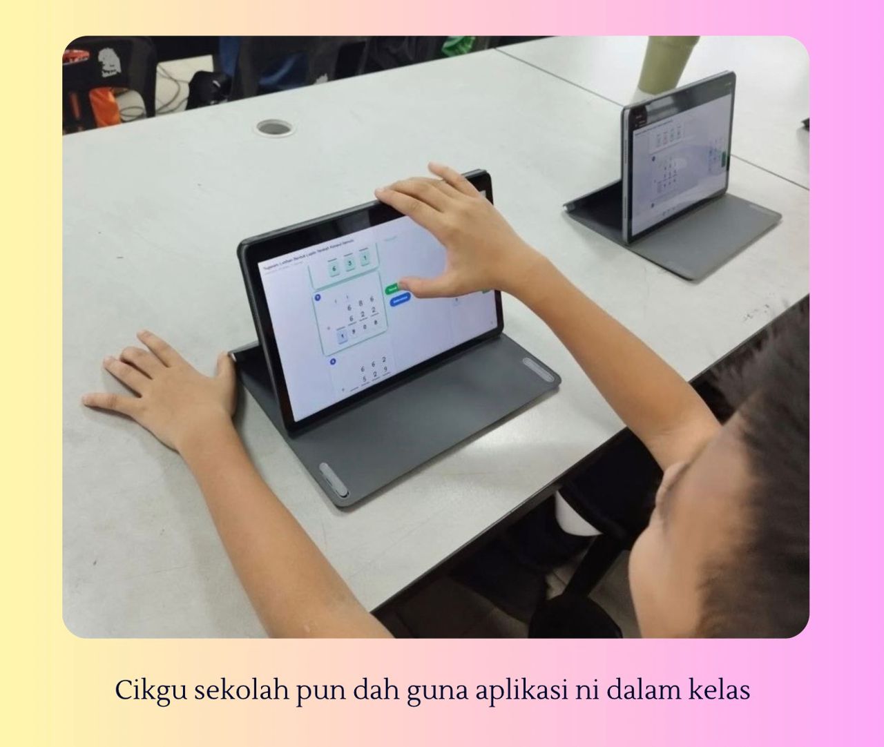 Cikgu sekolah guna aplikasi dalam kelas
