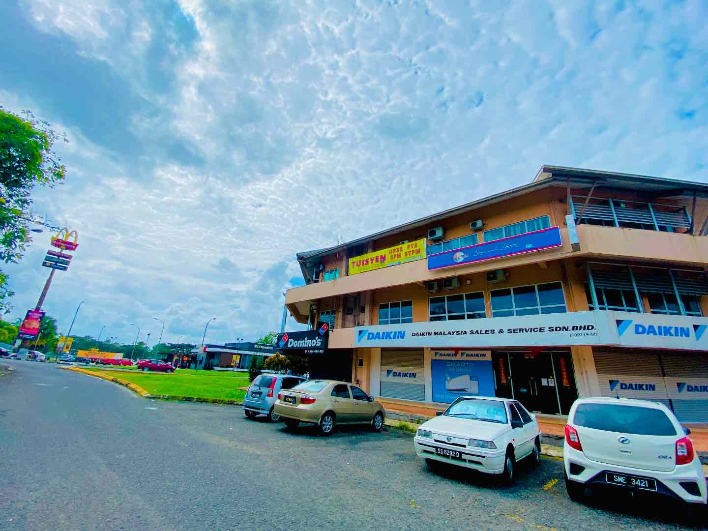 Luar Bangunan Juara Minda