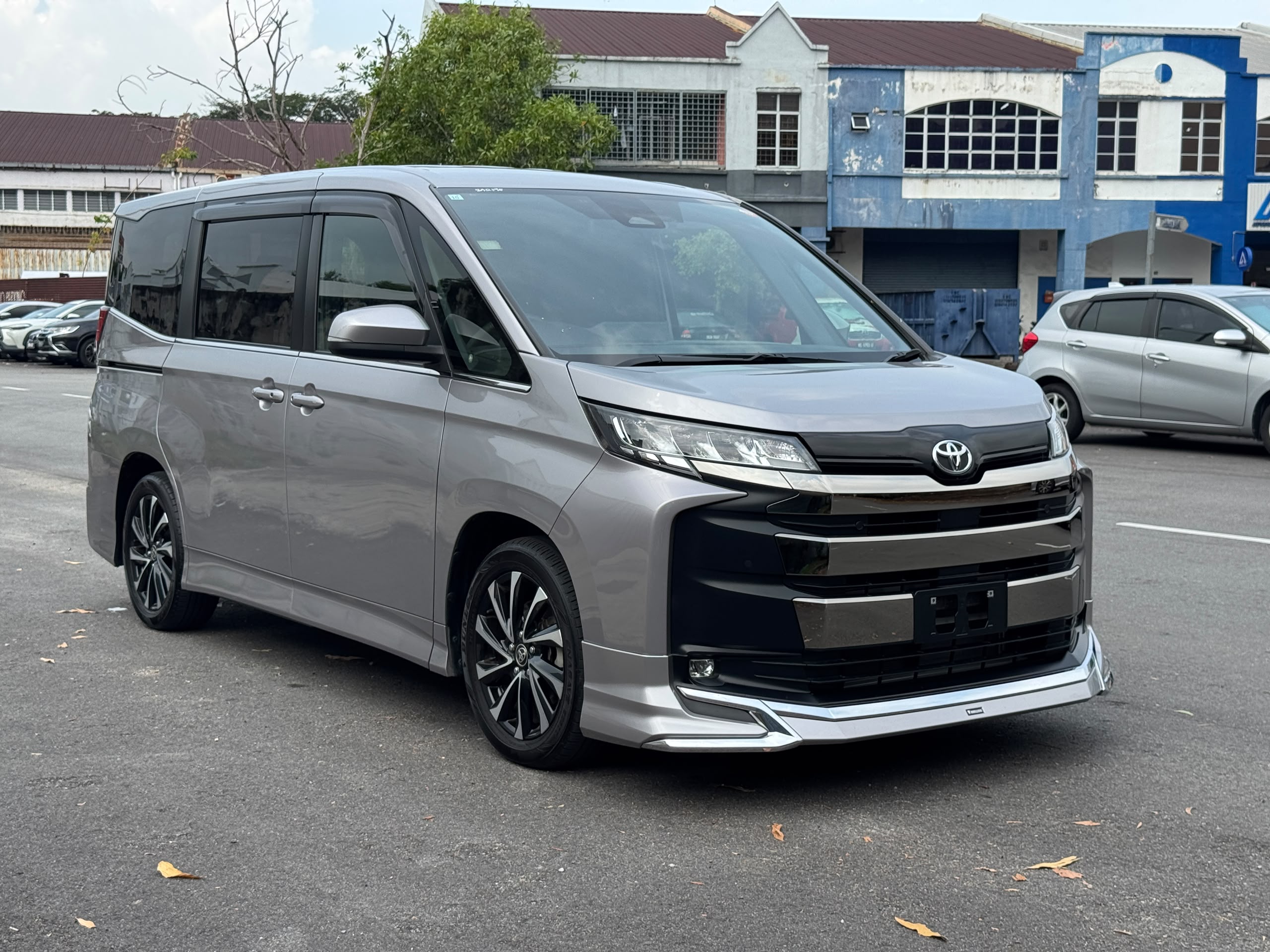 Toyota Noah S-Z